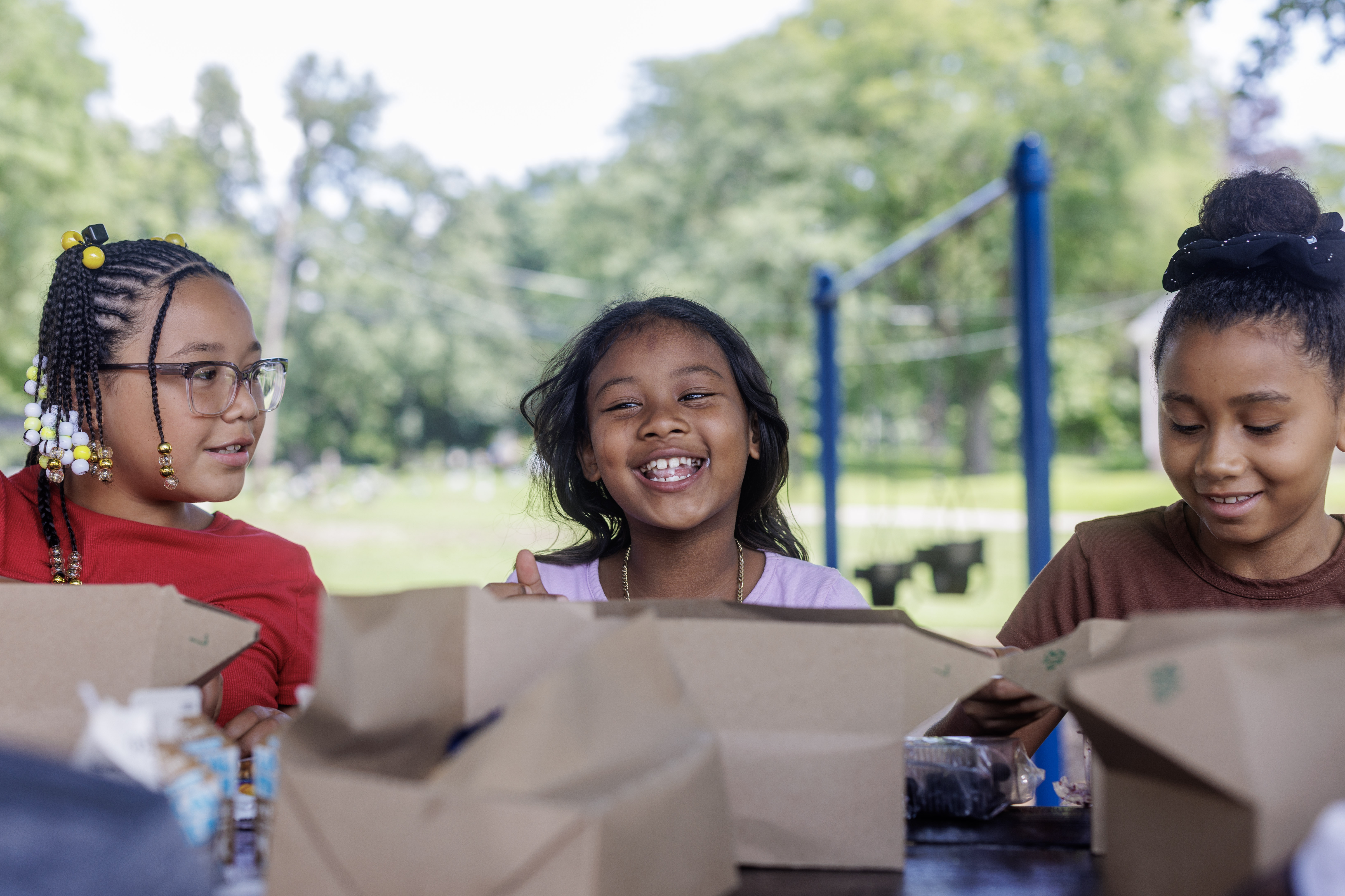 Kids eating lunch from Feeding America